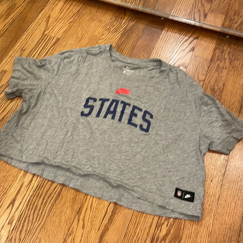 Nike ‘States’ Cropped Tee